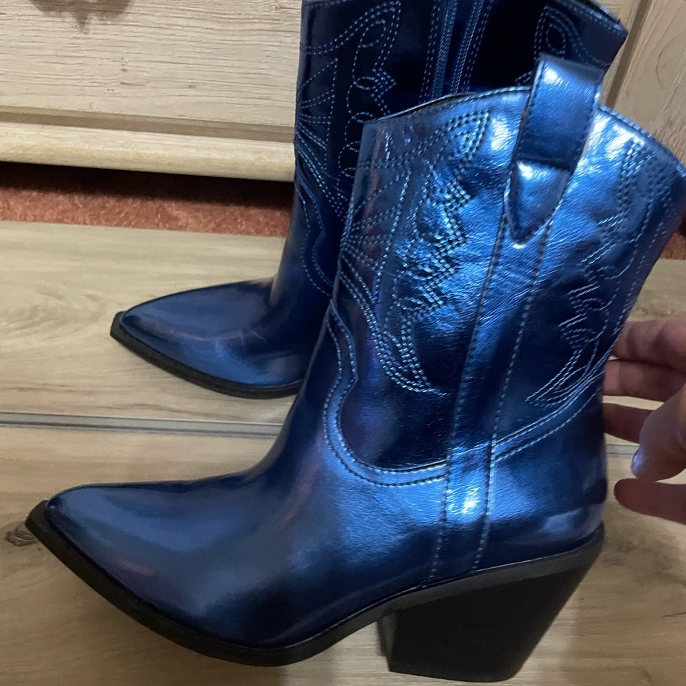 Hey girl by Corky Rowdy Cowboy Boots metallic blue. Gorgeous!